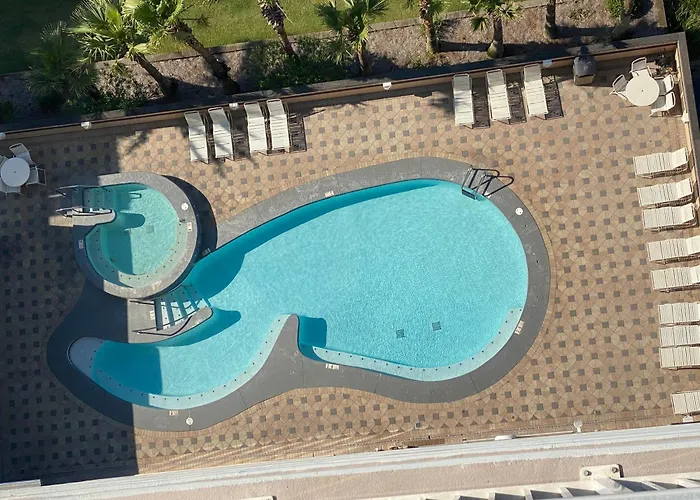 Crystal Tower 1608 Beachfront Pool-lazy River-gulf Views- Snowbird Wanted *